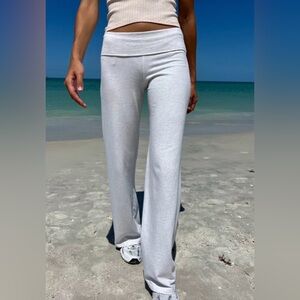 Brandy Melville New Priscilla Yoga Pants in Light Gray - NWT New one size